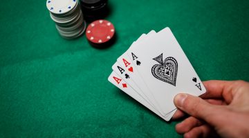 Cum ne familiarizam cu maninle si regulile la Texas Holdem