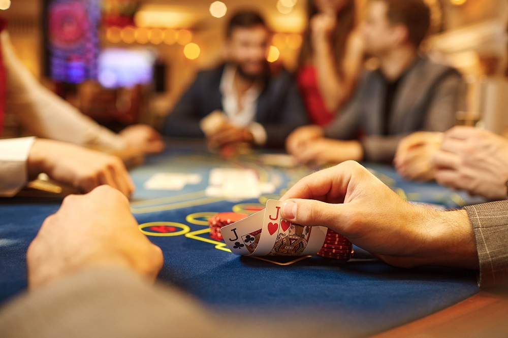 Care sunt cele mai bune locuri de jucat poker pe bani reali