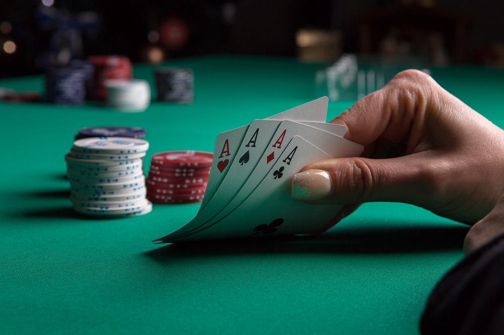 Care sunt primele doua etape ale pokerului cu 7 carti