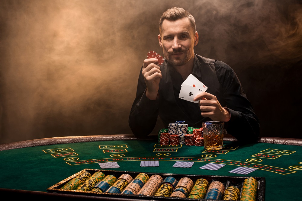 Sem-cacealmaua o metoda buna la poker si intimida advresarii